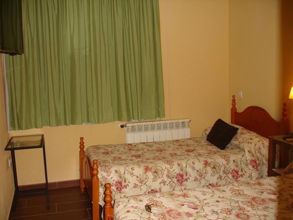 Hostal Puerta Bonita Vista Alegre مدريد المظهر الخارجي الصورة