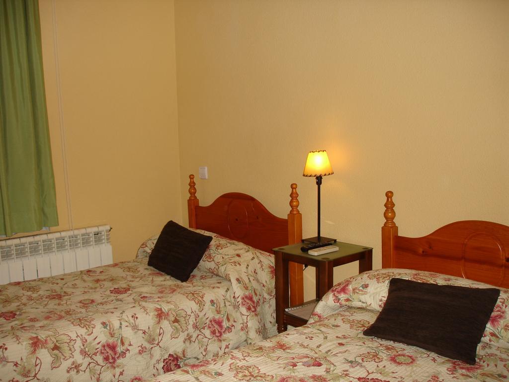 Hostal Puerta Bonita Vista Alegre مدريد المظهر الخارجي الصورة