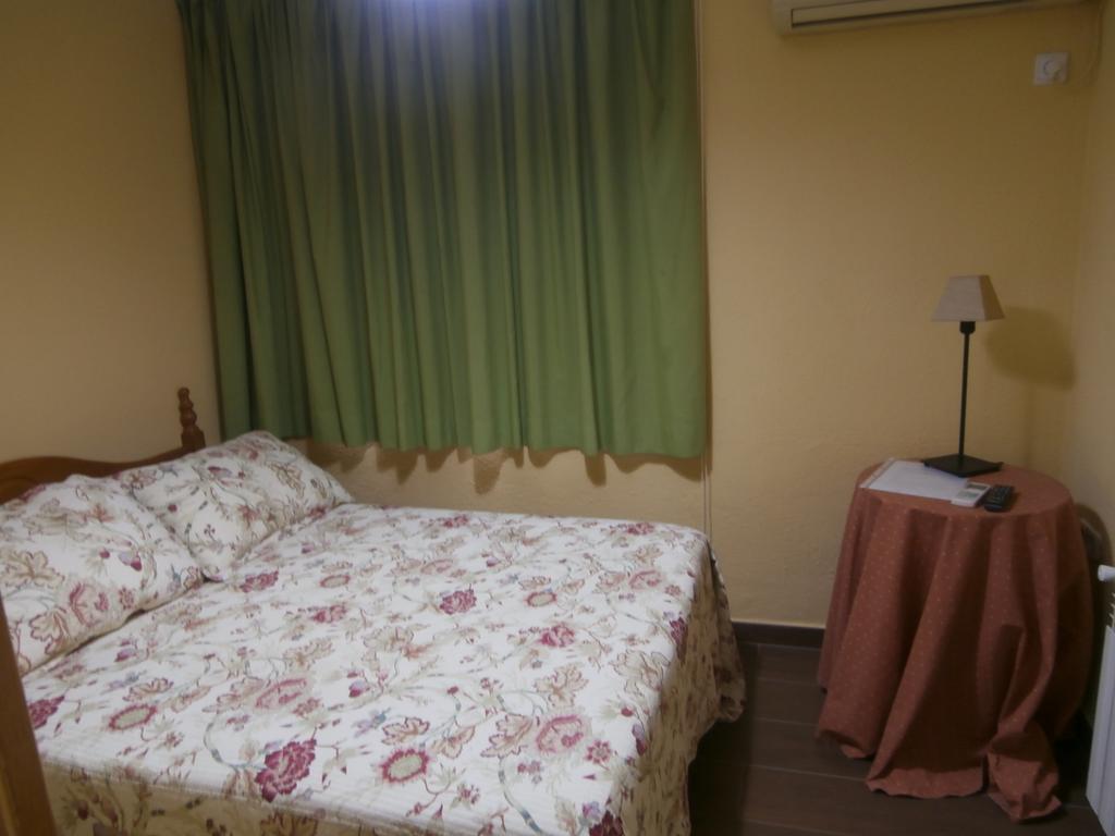 Hostal Puerta Bonita Vista Alegre مدريد المظهر الخارجي الصورة