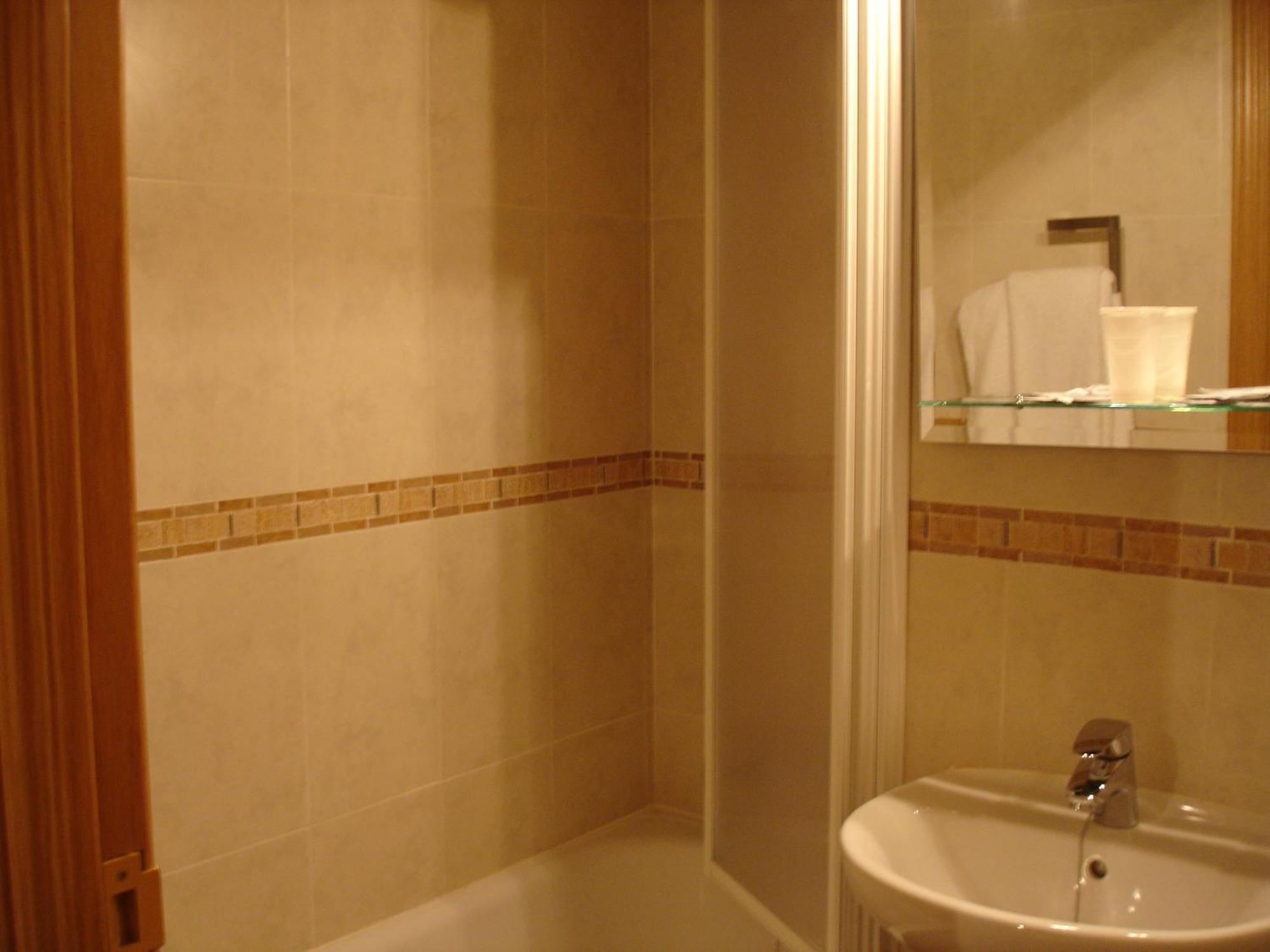 Hostal Puerta Bonita Vista Alegre مدريد المظهر الخارجي الصورة