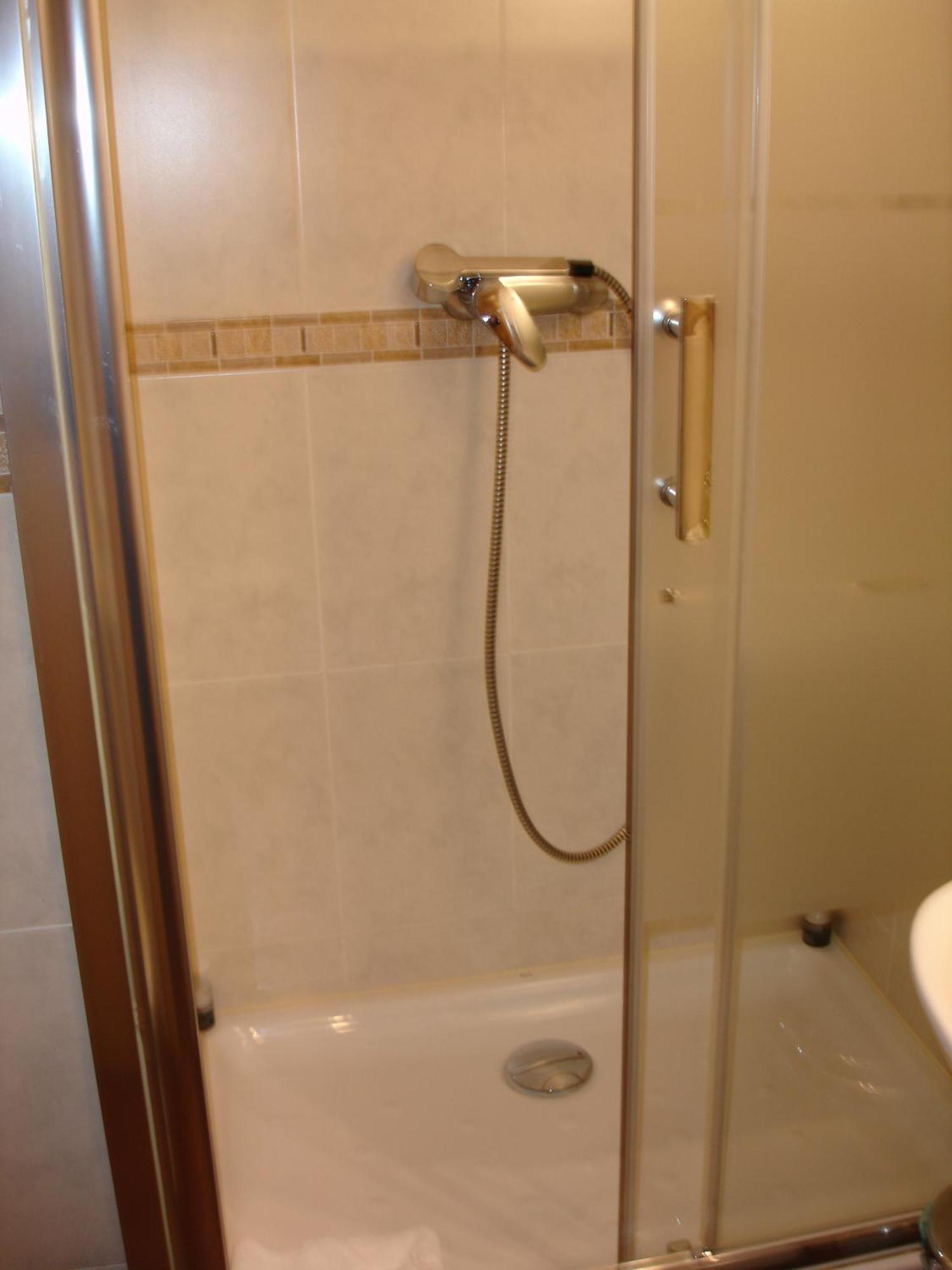 Hostal Puerta Bonita Vista Alegre مدريد المظهر الخارجي الصورة