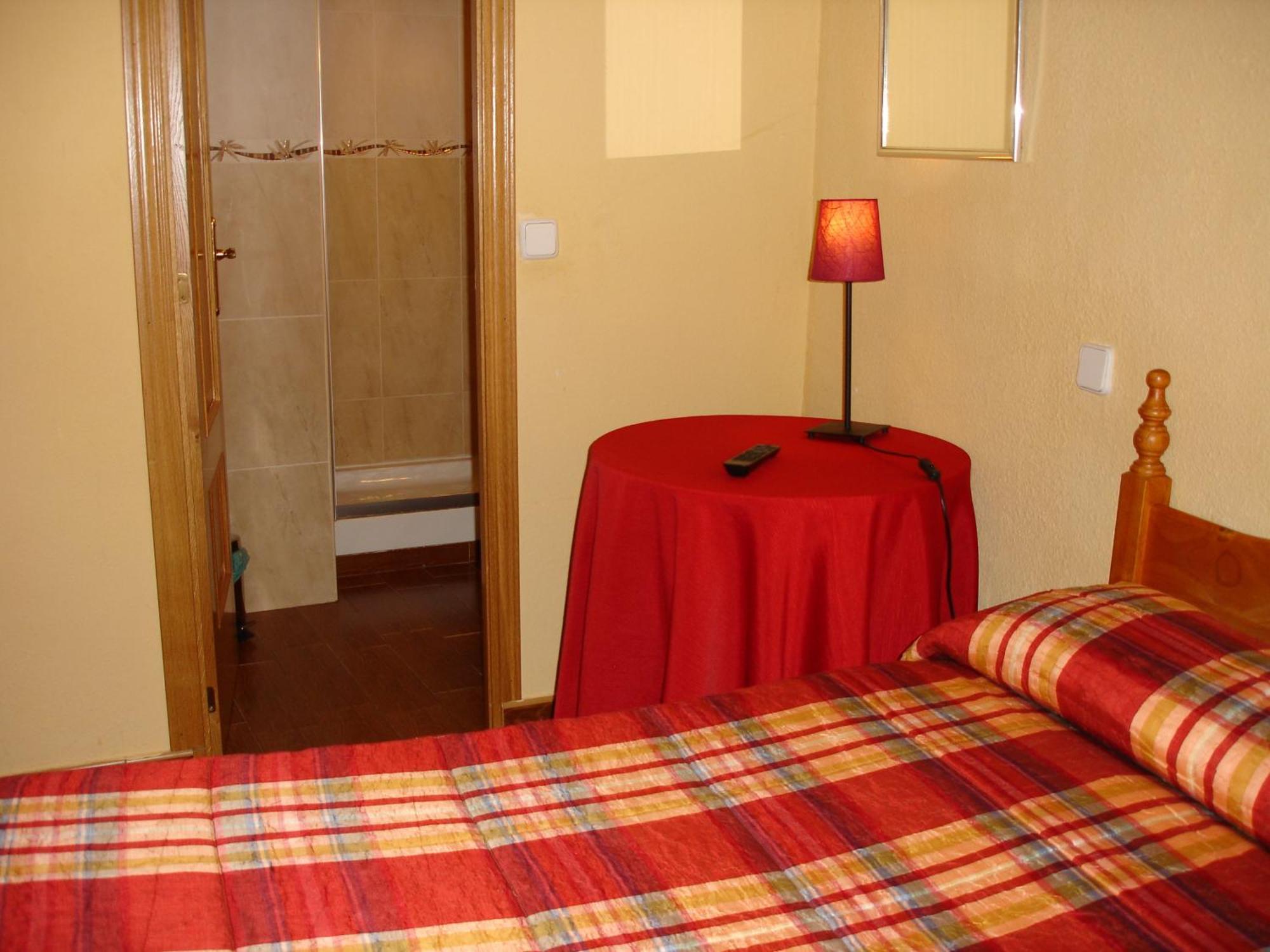 Hostal Puerta Bonita Vista Alegre مدريد المظهر الخارجي الصورة