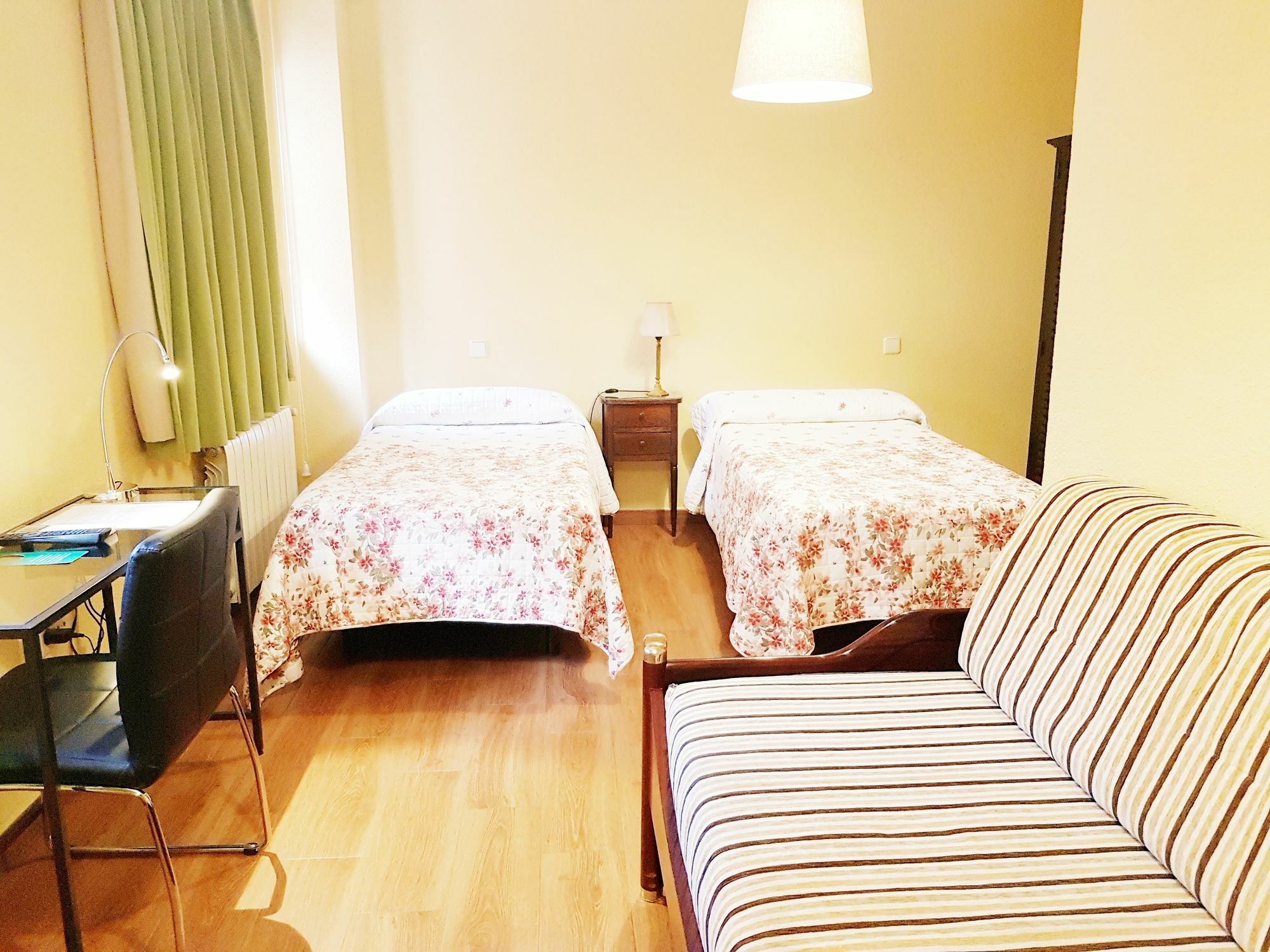 Hostal Puerta Bonita Vista Alegre مدريد المظهر الخارجي الصورة